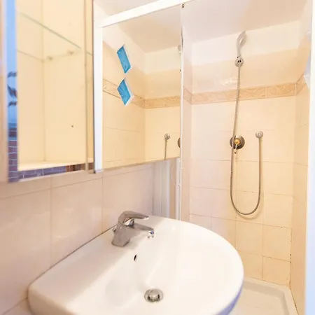 Modern And Serviced Apartment *