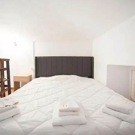 Apartment Modern And Serviced Turin