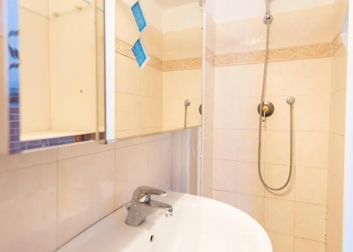 Modern And Serviced Apartment *